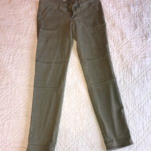 Army green Hollister skinny Moto pants size 7